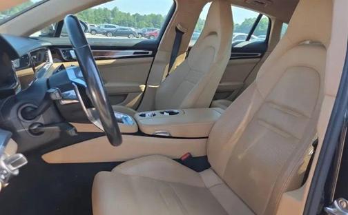 Volcano Grey Metallic 2018 Porsche Panamera 4