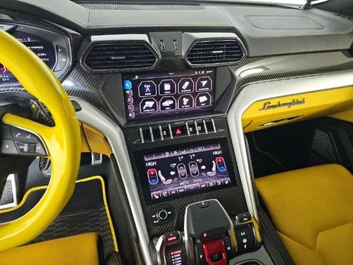 2019 Lamborghini Urus Base