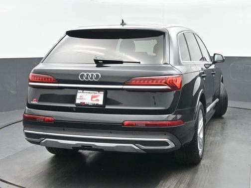 2022 Audi Q7 45 Premium Plus