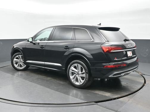 2022 Audi Q7 45 Premium Plus