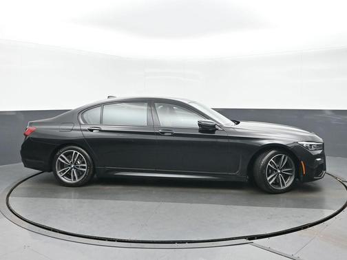 2022 BMW 750 i xDrive