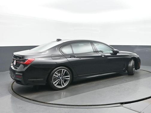 2022 BMW 750 i xDrive