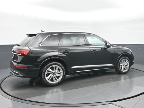 Mythos Black Metallic 2023 Audi Q7 45 Premium Plus