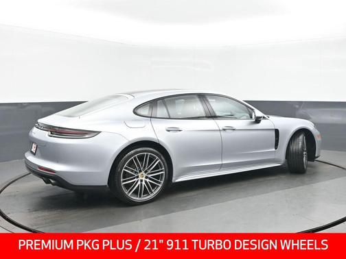 Rhodium Silver Metallic 2017 Porsche Panamera 4S
