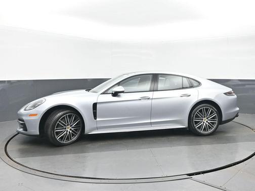 Rhodium Silver Metallic 2017 Porsche Panamera 4S