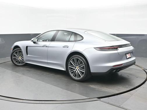 Rhodium Silver Metallic 2017 Porsche Panamera 4S