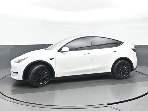2022 Tesla Model Y Long Range Dual Motor All-Wheel Drive