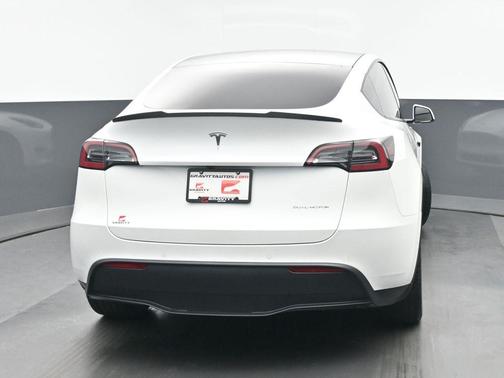 2022 Tesla Model Y Long Range Dual Motor All-Wheel Drive