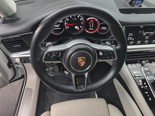 2017 Porsche Panamera 4S