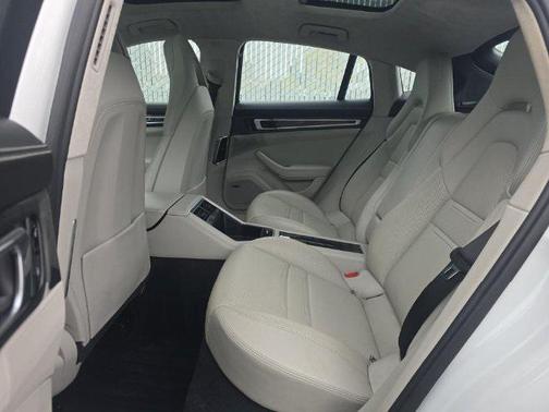 2017 Porsche Panamera 4S