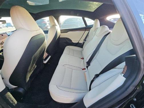 2021 Tesla Model S Plaid