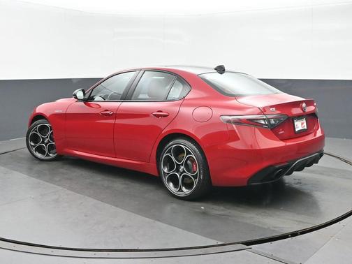 Alfa Rosso 2024 Alfa Romeo Giulia Veloce AWD