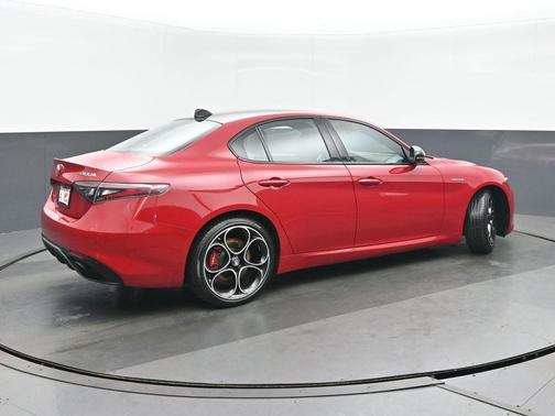Alfa Rosso 2024 Alfa Romeo Giulia Veloce AWD