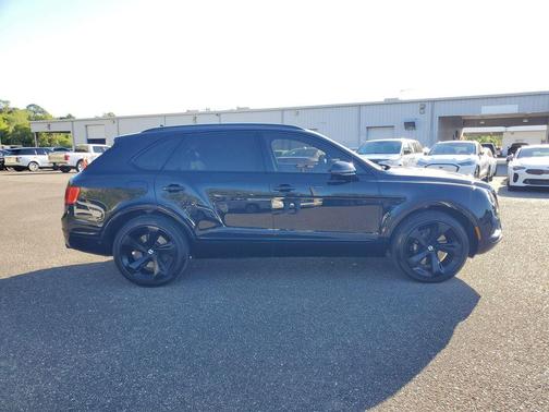 Black 2019 Bentley Bentayga V8