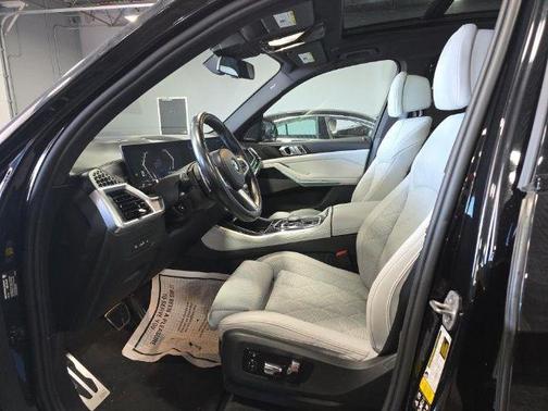 Black Sapphire Metallic 2024 BMW X5 xDrive40i