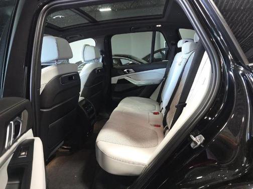 Black Sapphire Metallic 2024 BMW X5 xDrive40i