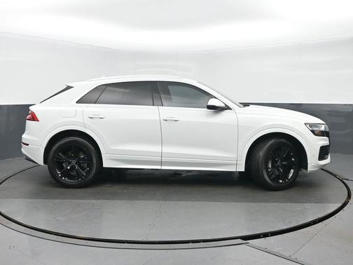 2022 Audi Q8 55 Premium Plus