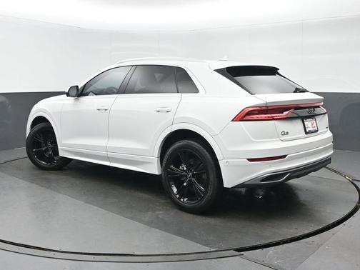 2022 Audi Q8 55 Premium Plus