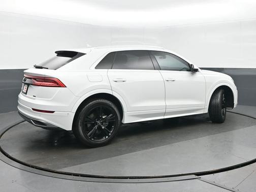 2022 Audi Q8 55 Premium Plus