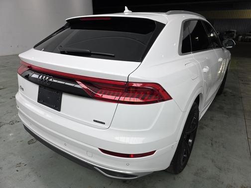 2022 Audi Q8 55 Premium Plus