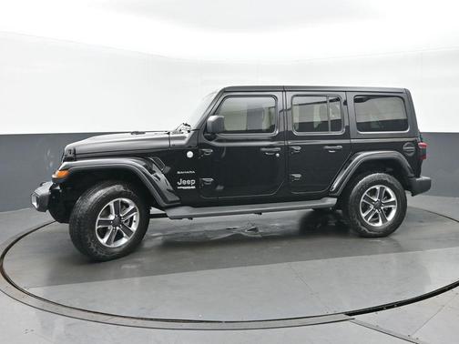 Black Clearcoat 2021 Jeep Wrangler Unlimited Sahara