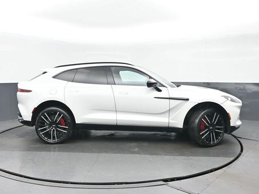 2022 Aston Martin DBX Base
