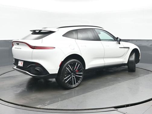 2022 Aston Martin DBX Base