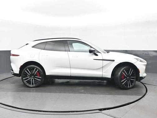 2022 Aston Martin DBX Base