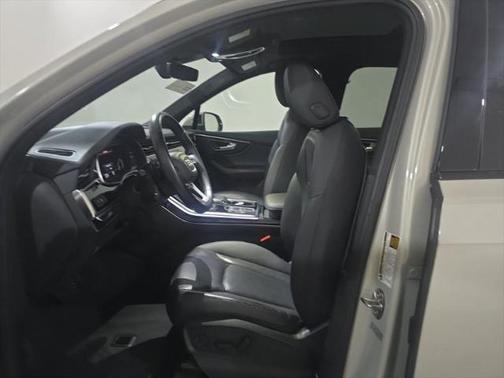 2022 Audi Q7 55 Premium Plus