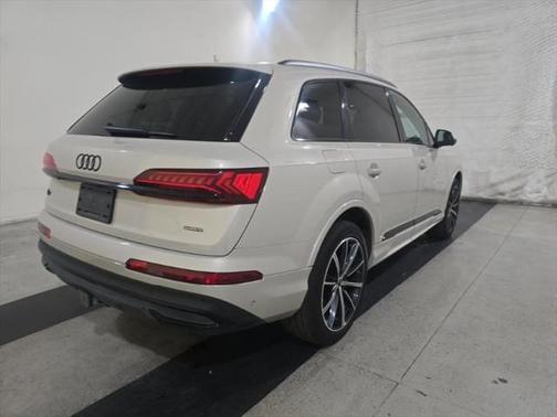 2022 Audi Q7 55 Premium Plus