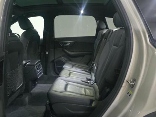 2022 Audi Q7 55 Premium Plus
