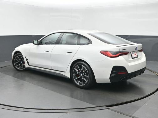 Alpine White 2023 BMW M440 i xDrive