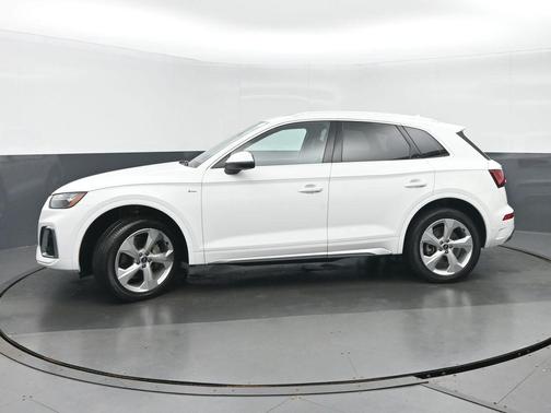 Ibis White 2023 Audi Q5 45 S line Premium Plus