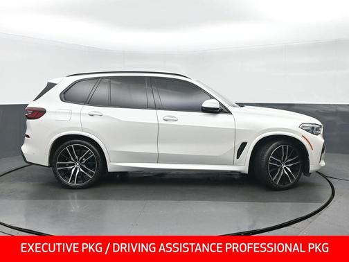 Mineral White Metallic 2022 BMW X5 M50i