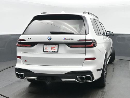 2023 BMW X7 M60i