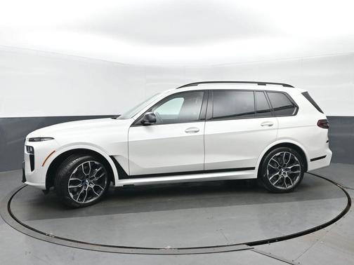 2023 BMW X7 M60i