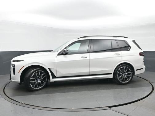 2023 BMW X7 M60i