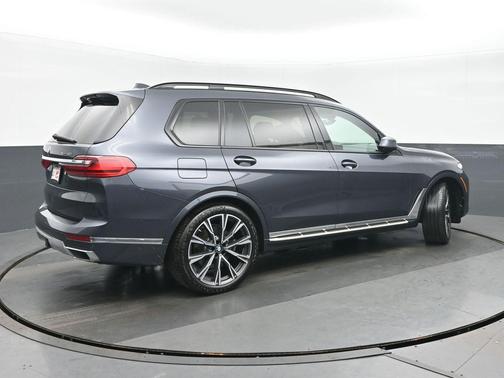 Arctic Grey Metallic 2022 BMW X7 xDrive40i