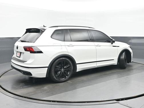 2022 Volkswagen Tiguan 2.0T SE R-Line Black 4MOTION