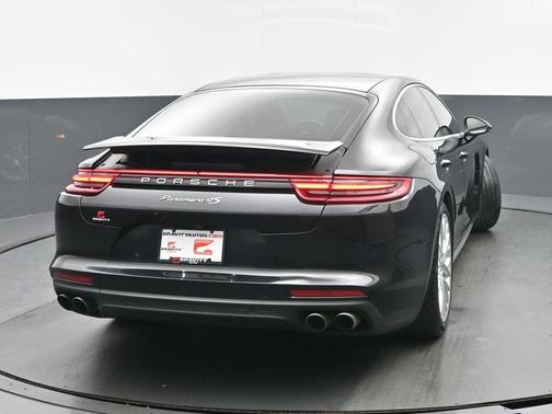 2018 Porsche Panamera 4S