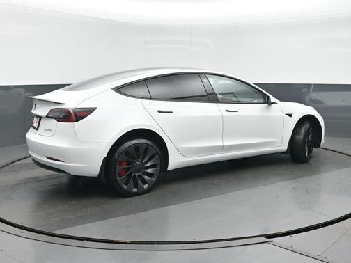 Pearl White Multi-Coat 2023 Tesla Model 3 Performance