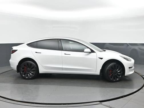 Pearl White Multi-Coat 2023 Tesla Model 3 Performance