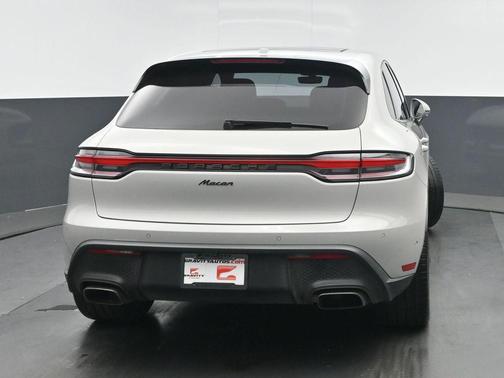 Chalk 2022 Porsche Macan Macan