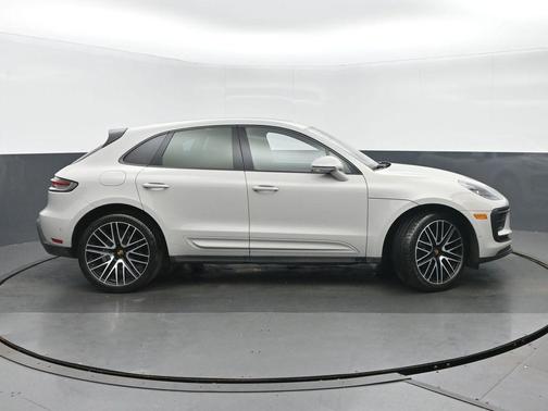 Chalk 2022 Porsche Macan Macan