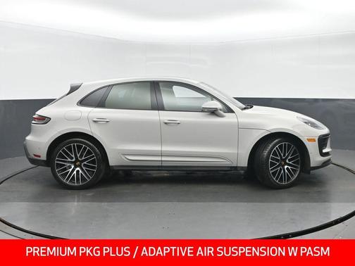 Chalk 2022 Porsche Macan Macan