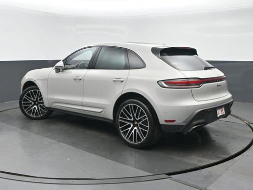 Chalk 2022 Porsche Macan Macan