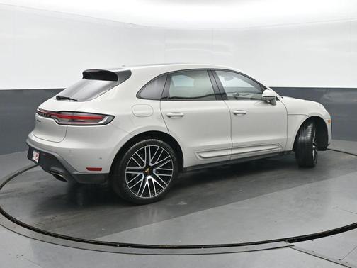 Chalk 2022 Porsche Macan Macan