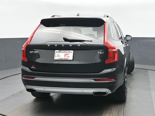 2016 Volvo XC90 T6 Momentum