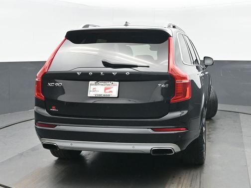 2016 Volvo XC90 T6 Momentum