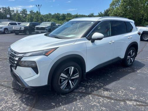 Everest White P 2024 Nissan Rogue SL